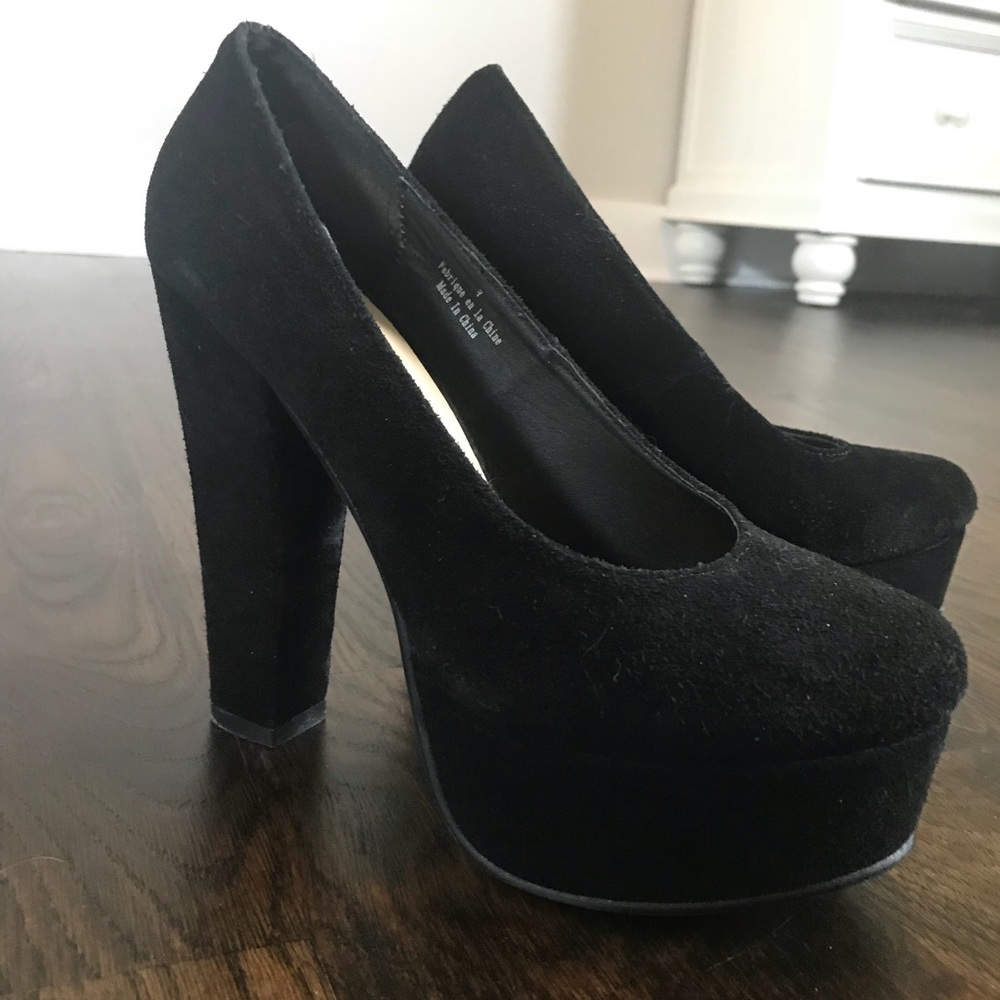 Kimchi Blue Black Platform Heels size 7